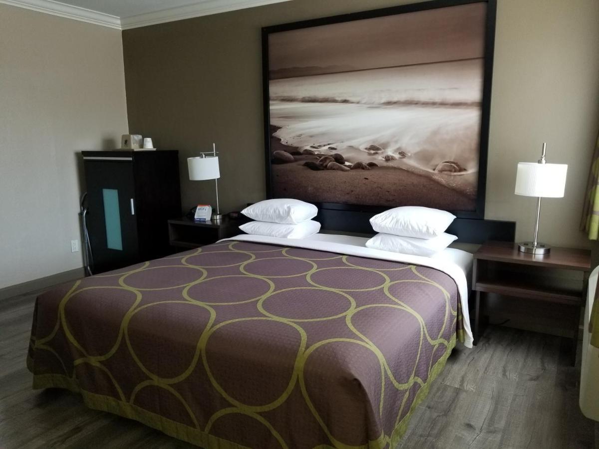 Super 8 By Wyndham Los Angeles-culver City Area 2*
