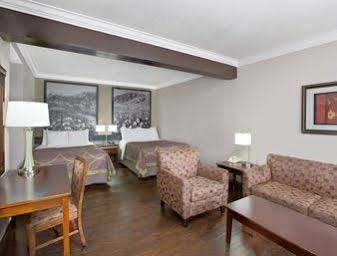Super 8 By Wyndham Los Angeles-culver City Area Hotel 2*