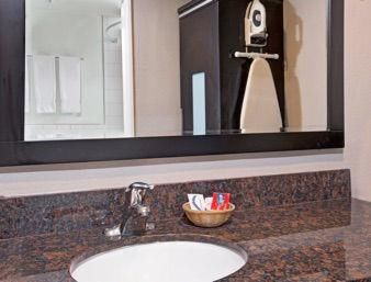 Super 8 By Wyndham Angeles-culver Area 2*